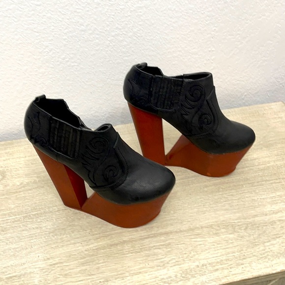 Never Worn Privileged Platforms - Picture 2 of 7